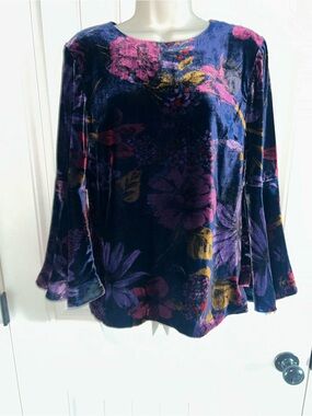 NWT Trina Turk Astral Women’s Velvet Floral Bell-Sleeve Top Navy and Purple Sz S